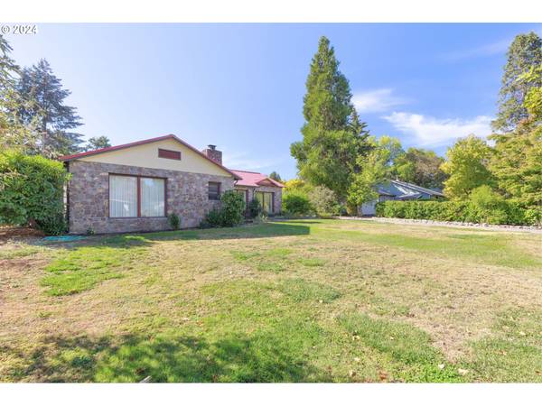 Medford, OR 97501,547 OAKDALE DR