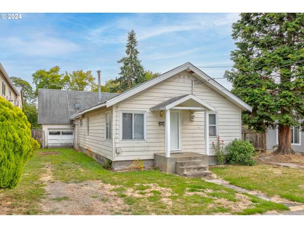 1034 8TH AVE, Longview, WA 98632