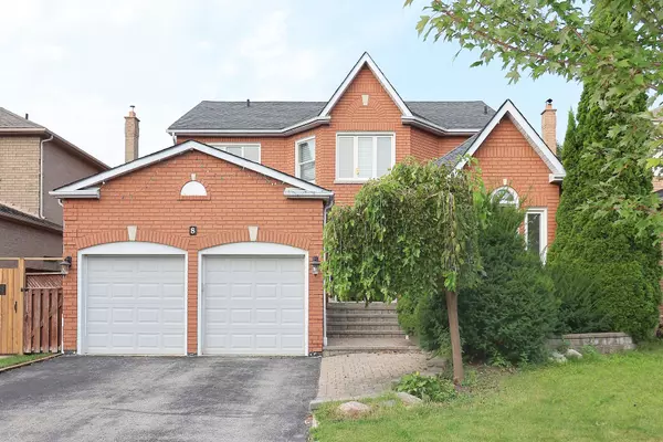 8 Wigston CT, Whitby, ON L1R 2B9