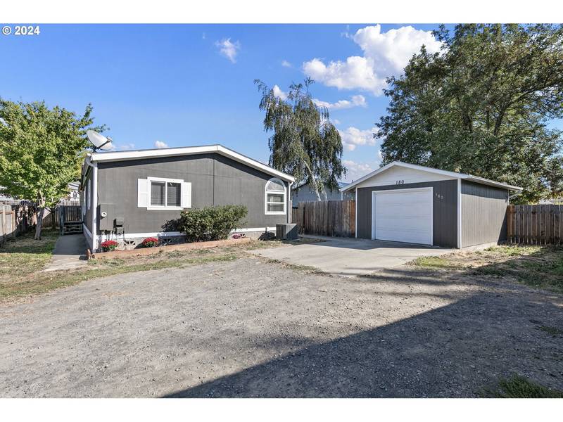 180 BOBWHITE ST, Roseburg, OR 97471