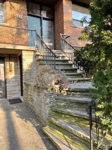 15 Willard GDNS, Toronto W01, ON M6S 1E9