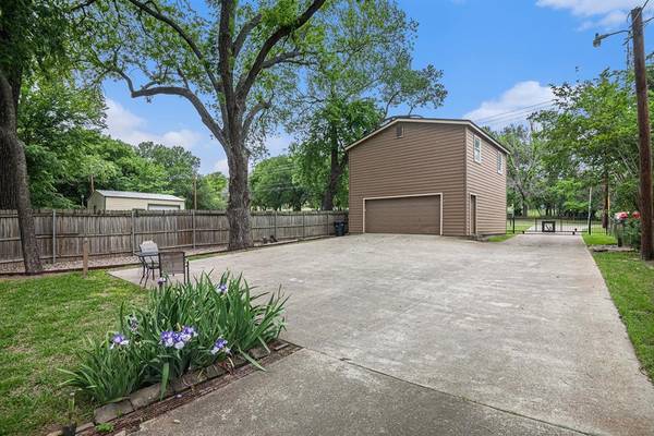 Weatherford, TX 76087,1139 E Lake Drive