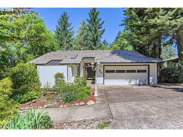 939 SUNNY HILL DR, Lake Oswego, OR 97034