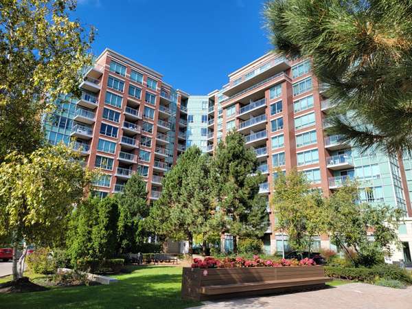 48 Suncrest BLVD #601, Markham, ON L3T 7Y5