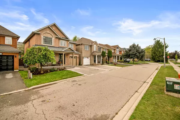 Oakville, ON L6M 3Y2,2318 Proudfoot TRL W