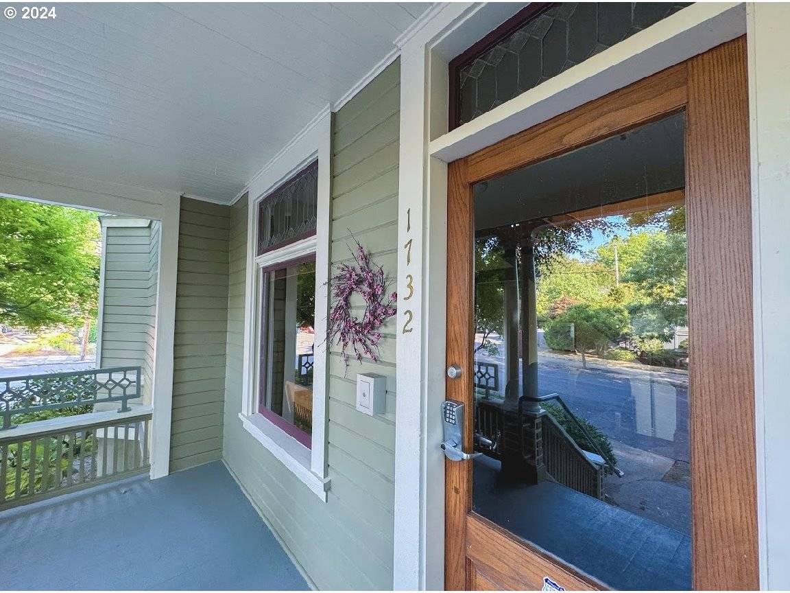 Portland, OR 97214,1732 SE ASH ST