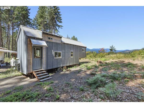 White Salmon, WA 98672,7 RATTLESNAKE RD