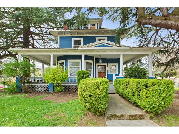 8910 N SYRACUSE ST, Portland, OR 97203