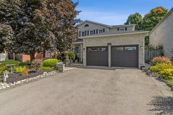 409 Traviss DR, Newmarket, ON L3Y 7K1