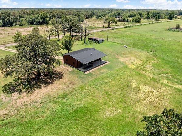 958 County Road 37000, Sumner, TX 75486