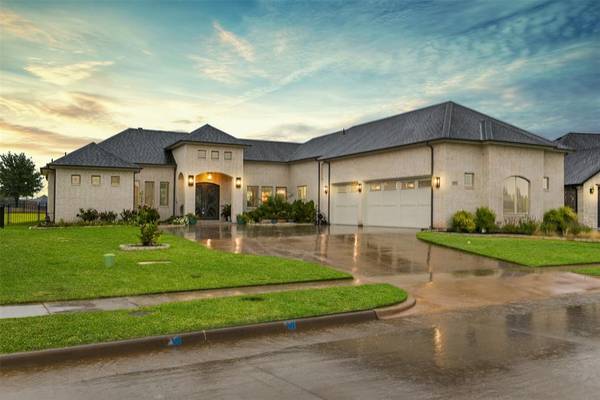 2012 Spieth Street, Granbury, TX 76048