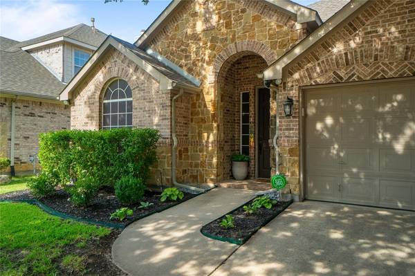 6836 Landing Drive, Grand Prairie, TX 75054