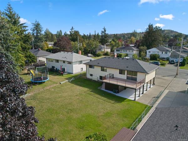 1690 Garnet Rd, Saanich, BC V8P 3C8