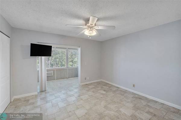 Deerfield Beach, FL 33442,518 Durham R  #518