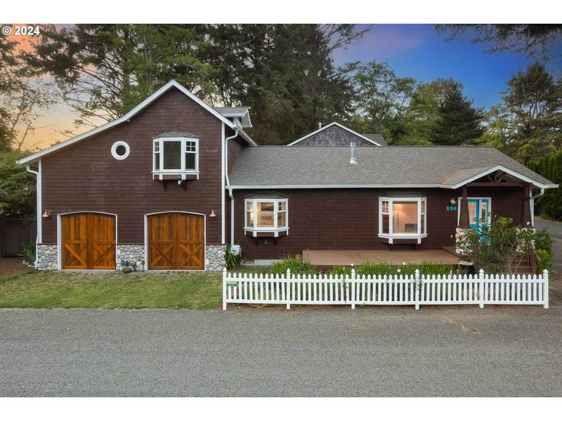 296 E VAN BUREN ST, Cannon Beach, OR 97110