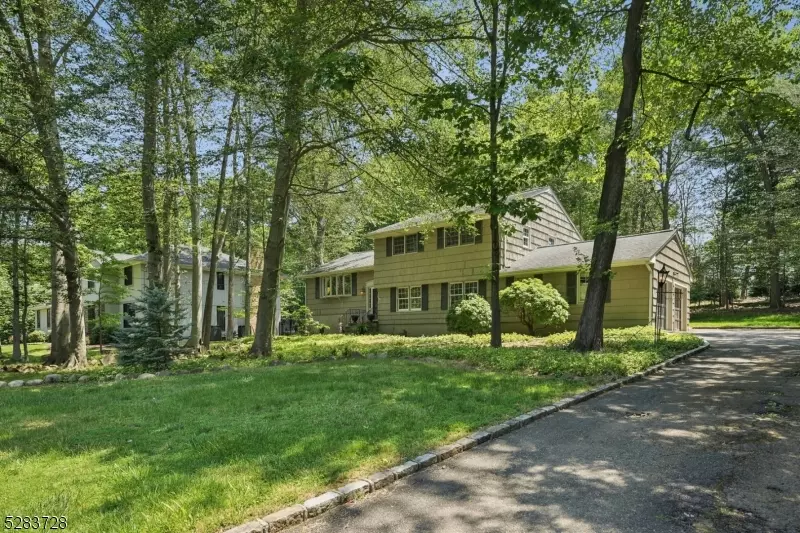 78 Evergreen Dr, North Caldwell Boro, NJ 07006