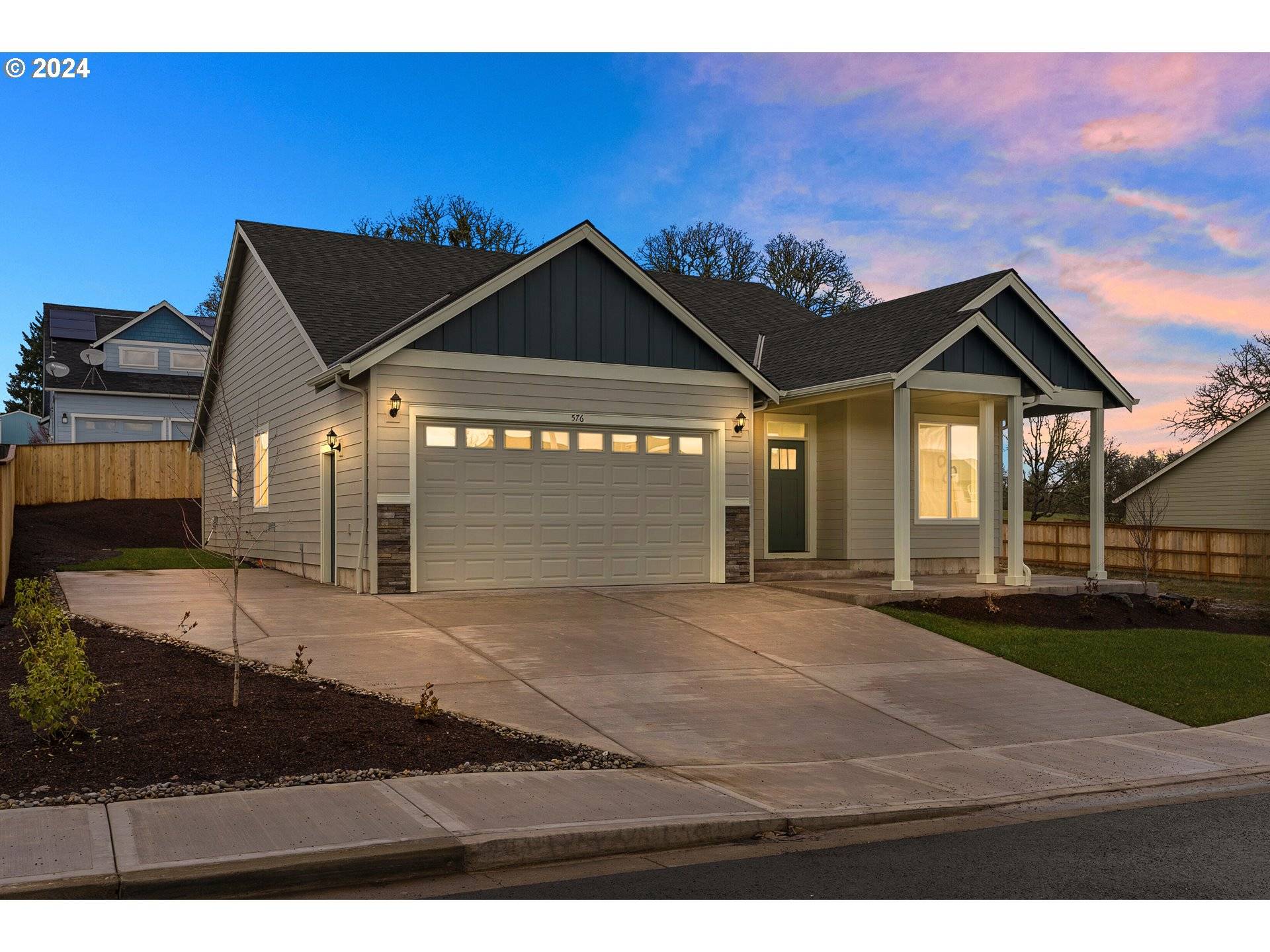 Dallas, OR 97338,576 NE FERN AVE