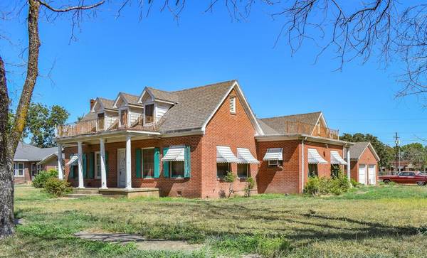 Brady, TX 76825,602 W 12th Street