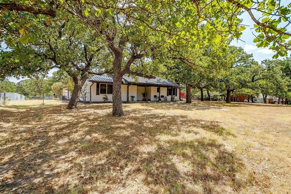 516 N Avenue E, Springtown, TX 76082