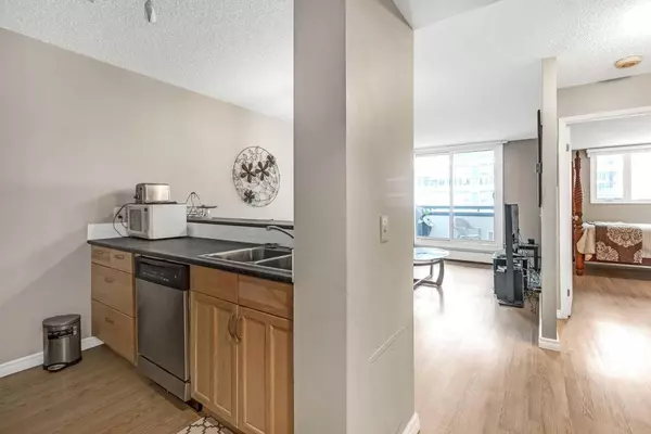 Calgary, AB T2P 0G7,738 3 AVE Southwest #912