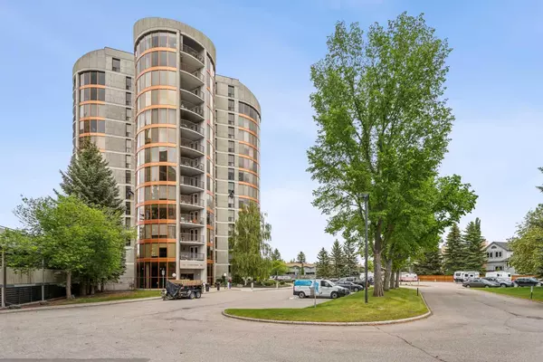 20 Coachway RD SW #261,  Calgary,  AB T3H1E6