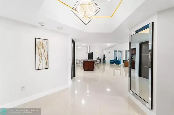 Sunny Isles Beach, FL 33160,16445 Collins Ave  #221