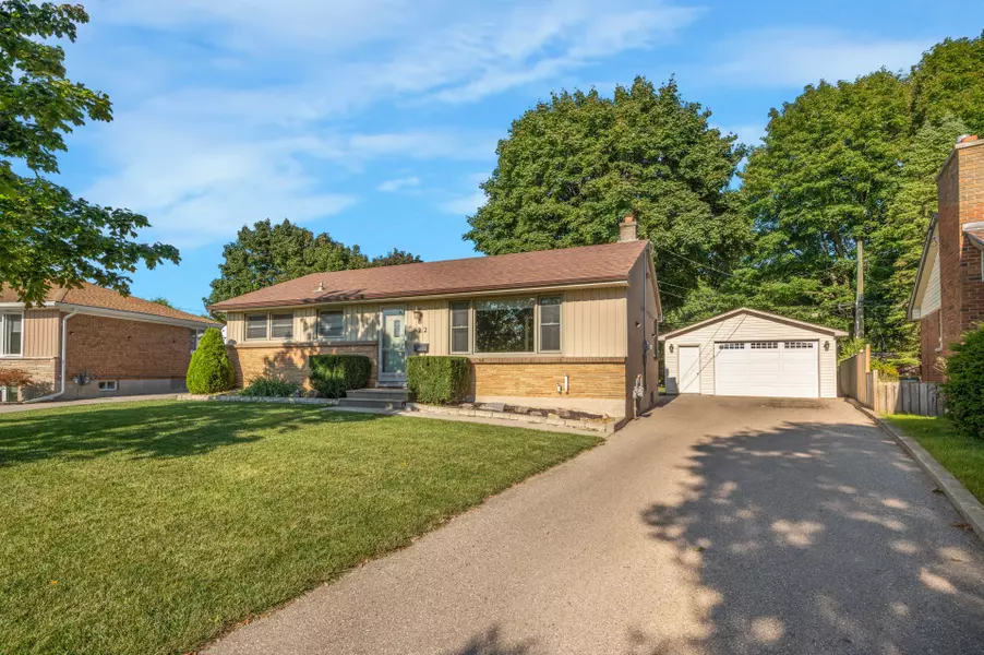 22 Breton Park CRES, London, ON N5W 1N1