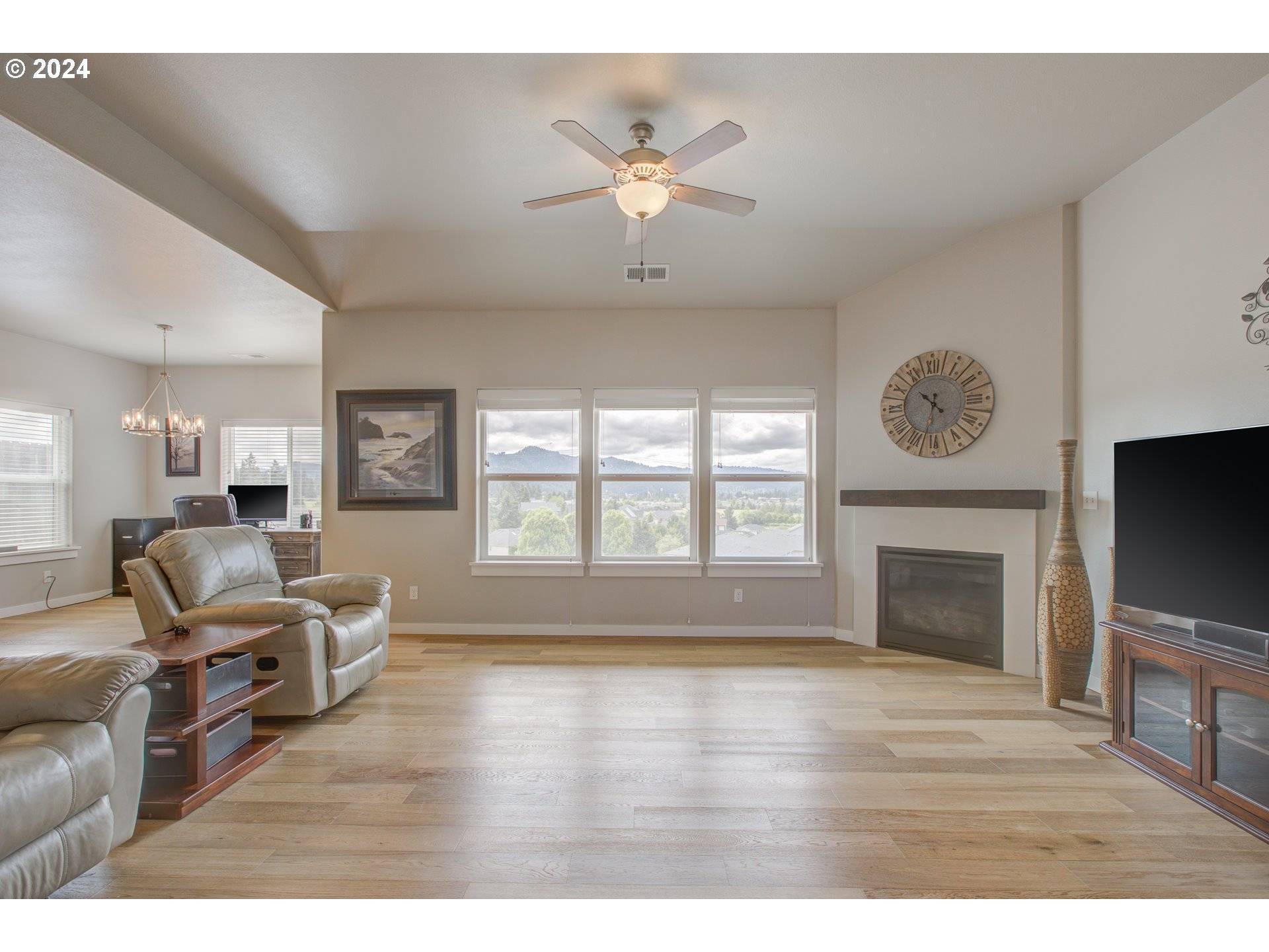 Sutherlin, OR 97479,856 SAND PINES AVE