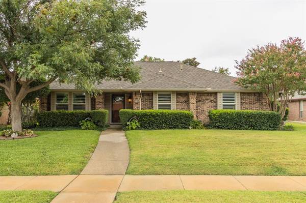 1916 Crestside Drive,  Carrollton,  TX 75007