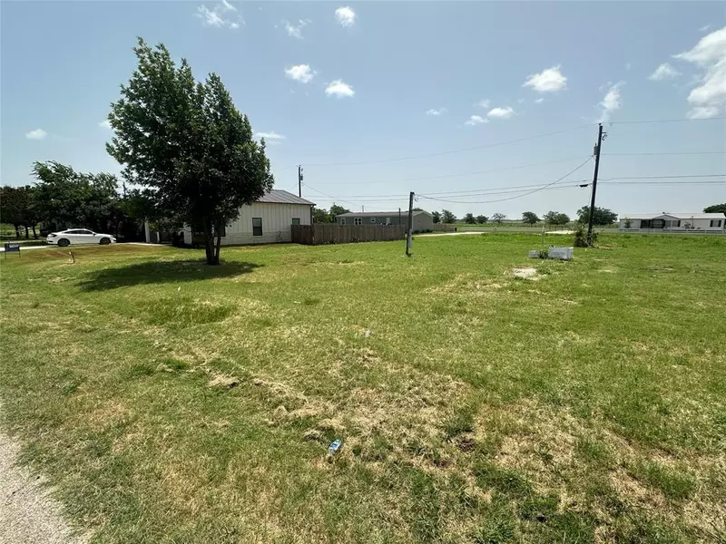 918 & 920 E Dee Street, Whitney, TX 76692