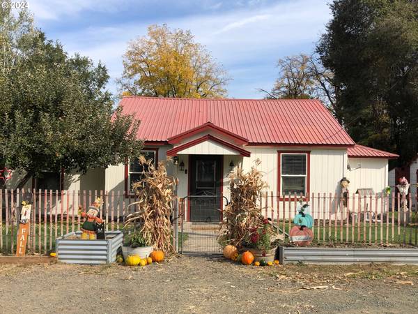 225 S FORK RD, Dayville, OR 97825