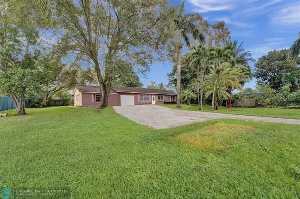 6645 SW 49th Street, Davie, FL 33314