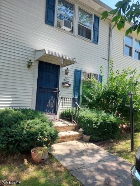 13 Hayward St, East Orange City, NJ 07017