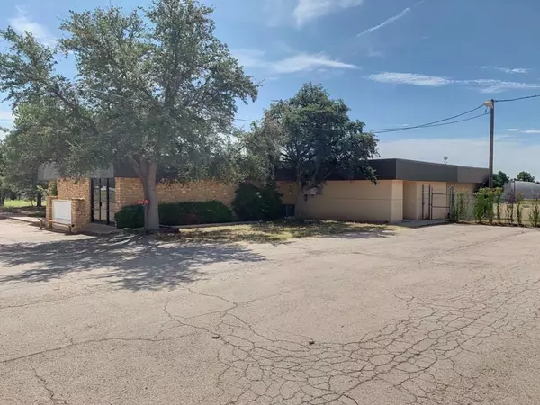 1206 W I-20, Monahans, TX 79756