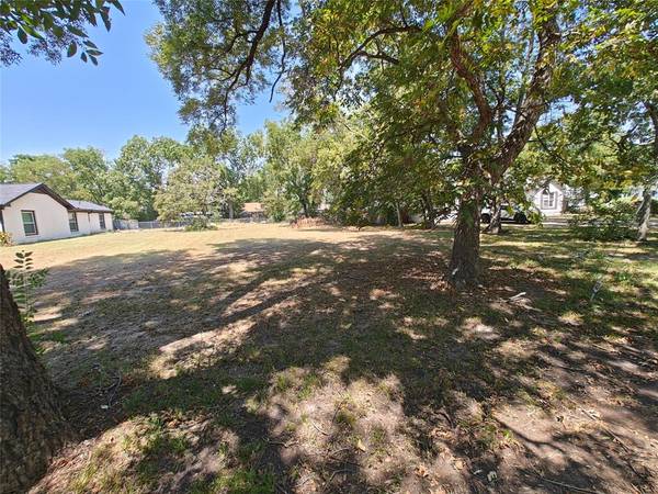 Bonham, TX 75418,513 E 13th Street