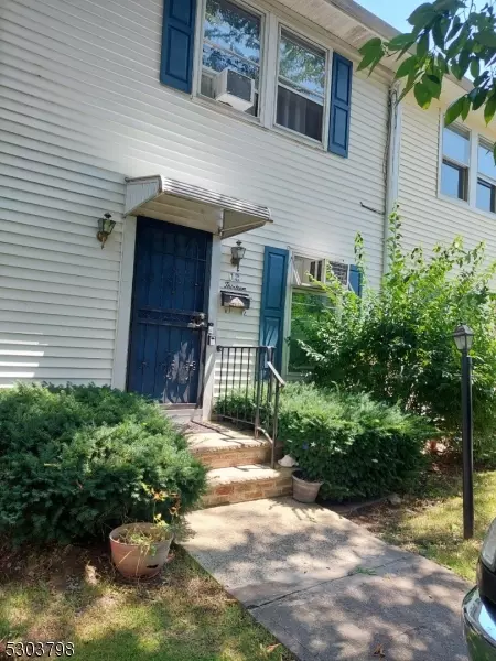 13 Hayward St, East Orange City, NJ 07017