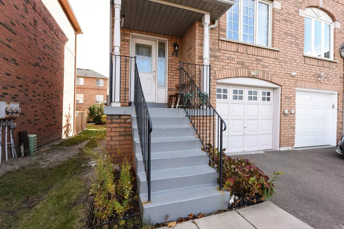 Brampton, ON L6V 4M7,2 Clay Brick CT #88