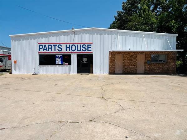 1000 W Broadway Street, Winnsboro, TX 75494