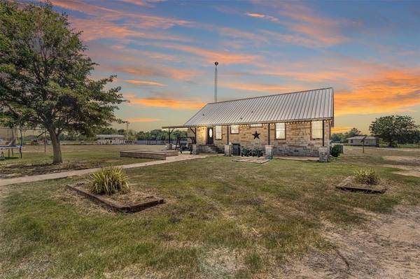 237 County Road 1008, Wolfe City, TX 75496