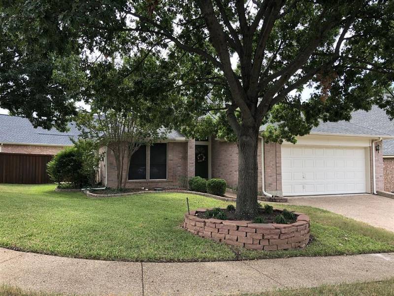 2304 Folkstone Way, Bedford, TX 76021