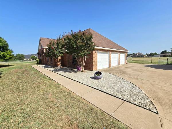 Crowley, TX 76036,1020 Blue Roan Lane