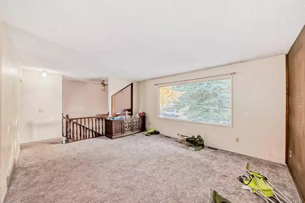 Calgary, AB T1Y 1R1,131 Whiteview Close NE