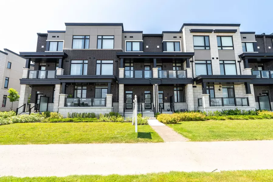 2550 Castlegate Crossing N/A #302, Pickering, ON L1X 0H6