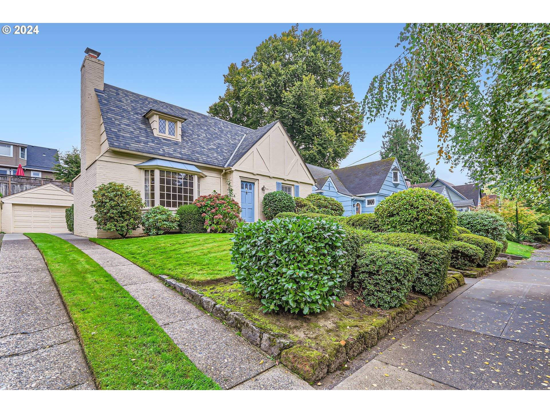 7438 SE 28TH AVE, Portland, OR 97202