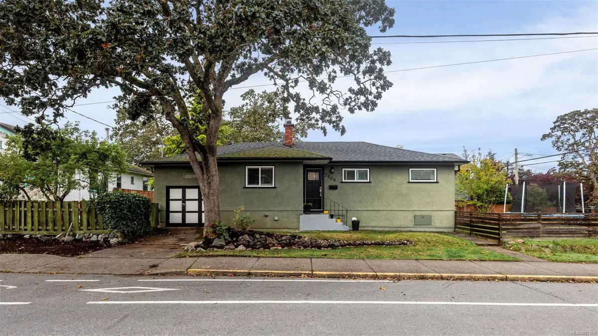 Victoria, BC V8R 4L5,2566 Shelbourne St