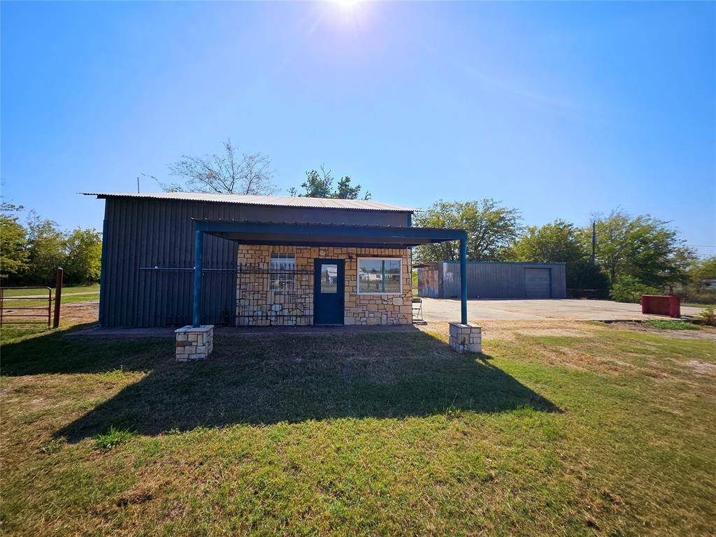 Quinlan, TX 75474,909 STATE HWY 276