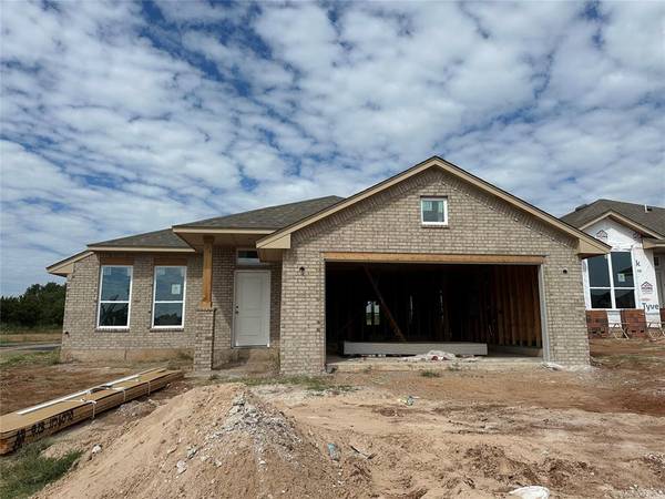 1121 Acacia Creek Drive, Yukon, OK 73099