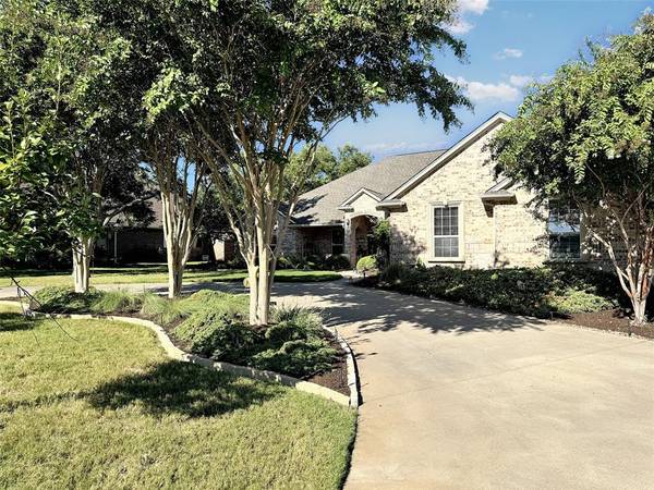 6607 Colonial Drive, Granbury, TX 76049