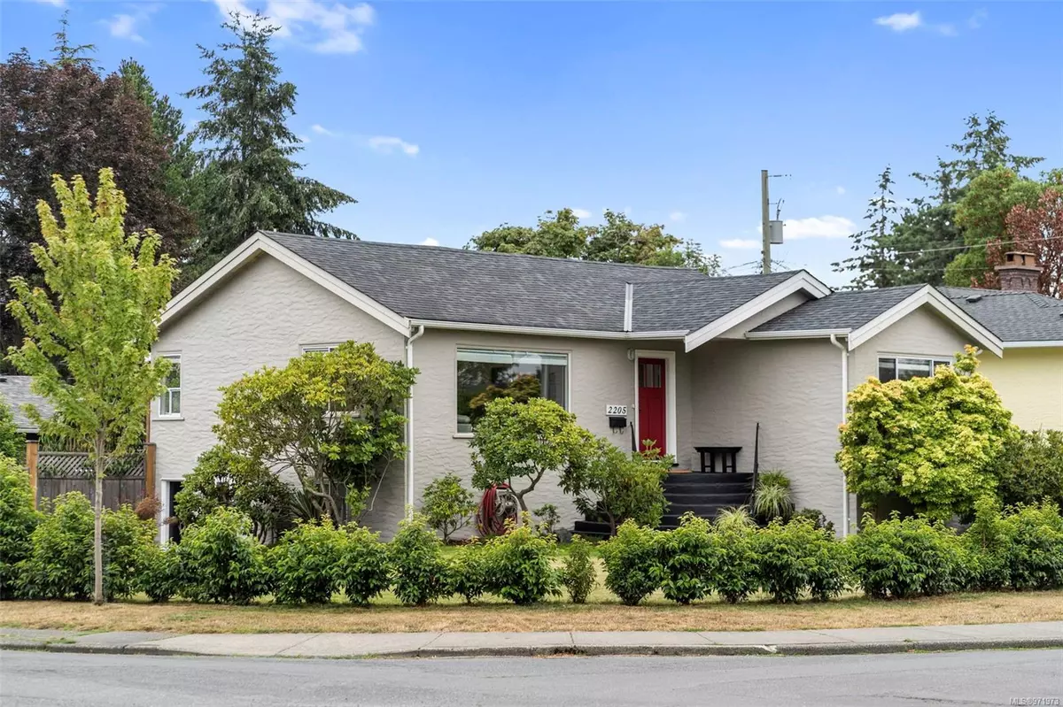 Oak Bay, BC V8R 2N3,2205 Kinross Ave