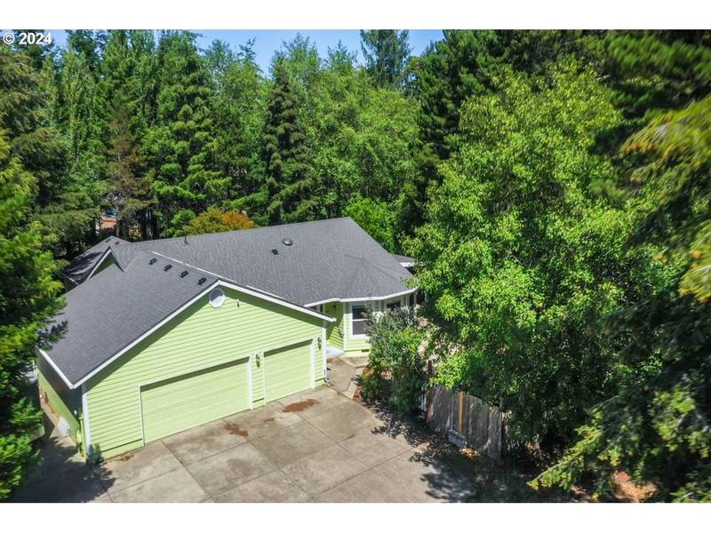 3866 SPRUCE ST, Florence, OR 97439